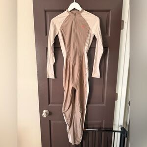 NikeSKIMS SHINE ZIP FRONT LONG ONESIE Truffle Stone Bodysuit NWT Nike Skims S